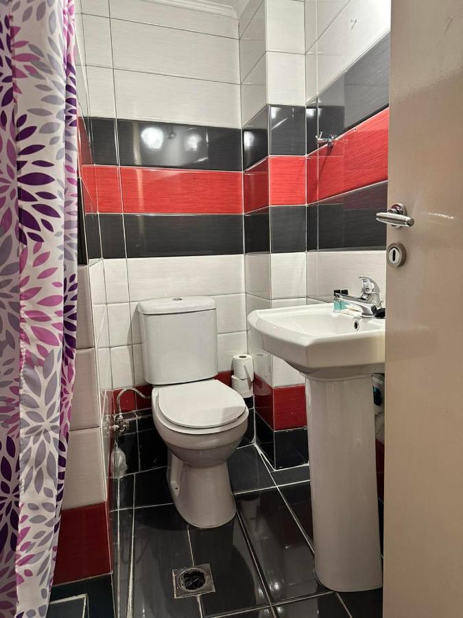 Cozy Apartment At Gazi Square Атина Екстериор снимка